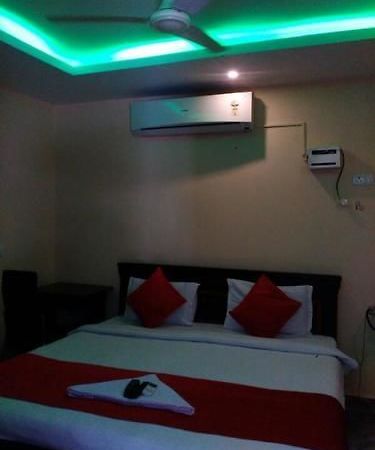 Appartamento Sunshine Castle- Gachibowli Hyderabad Esterno foto